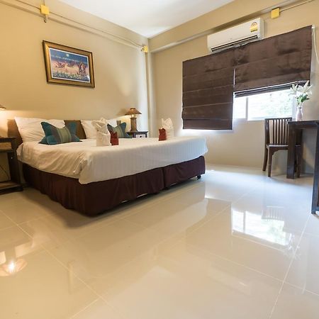 กมลา เกสท์เฮาส์ Hotel เชียงใหม่ ภายนอก รูปภาพ