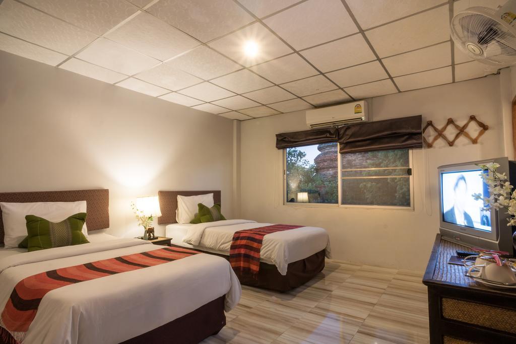กมลา เกสท์เฮาส์ Hotel เชียงใหม่ ภายนอก รูปภาพ