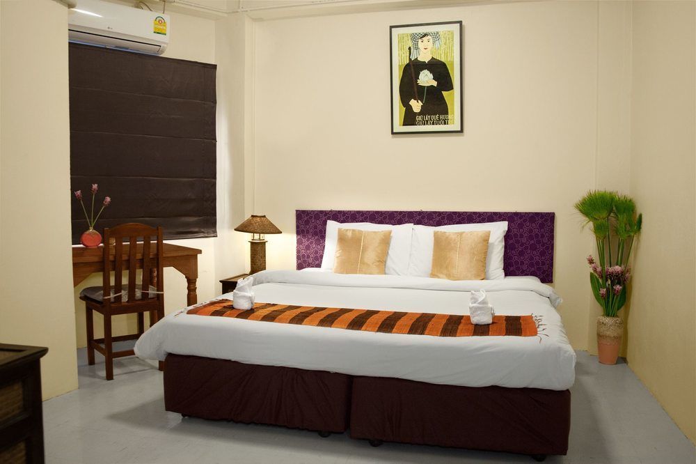 กมลา เกสท์เฮาส์ Hotel เชียงใหม่ ภายนอก รูปภาพ
