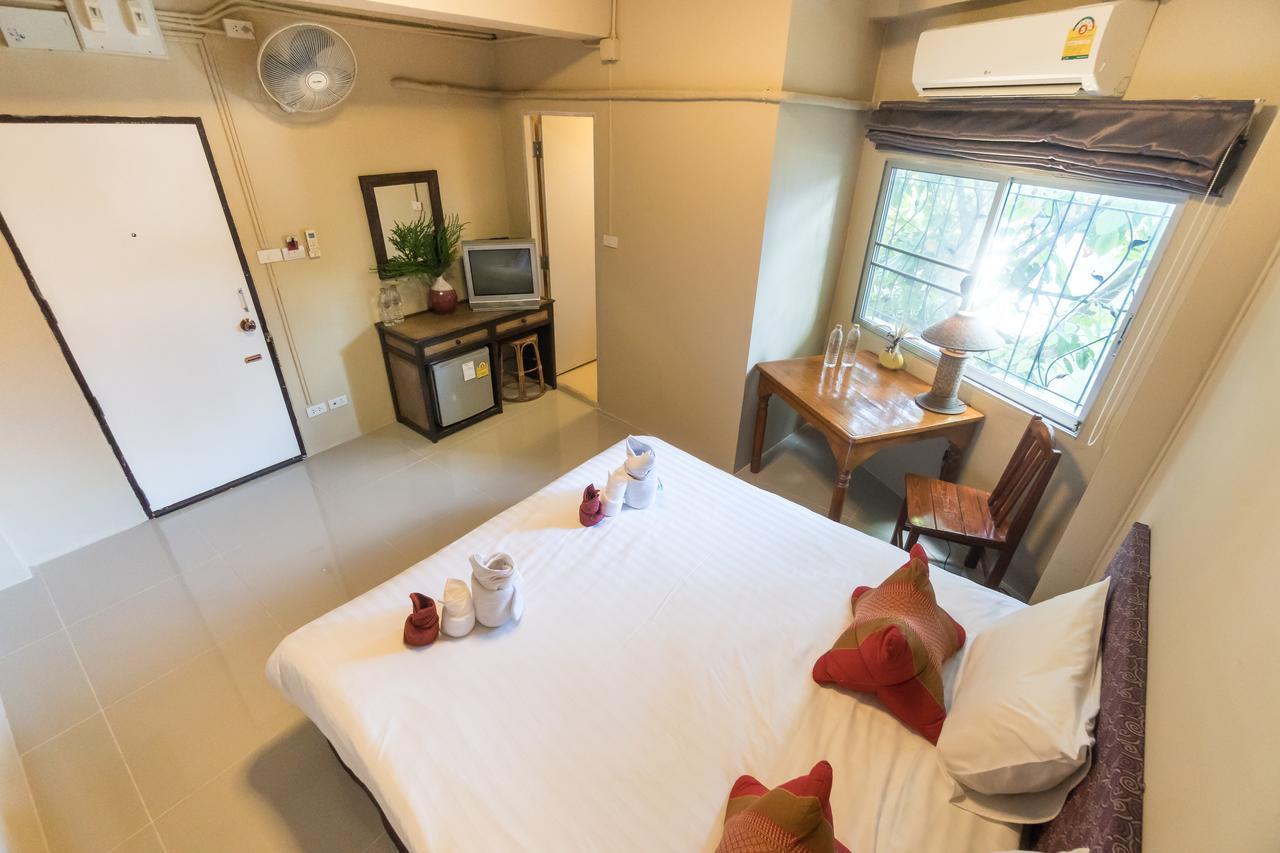 กมลา เกสท์เฮาส์ Hotel เชียงใหม่ ภายนอก รูปภาพ