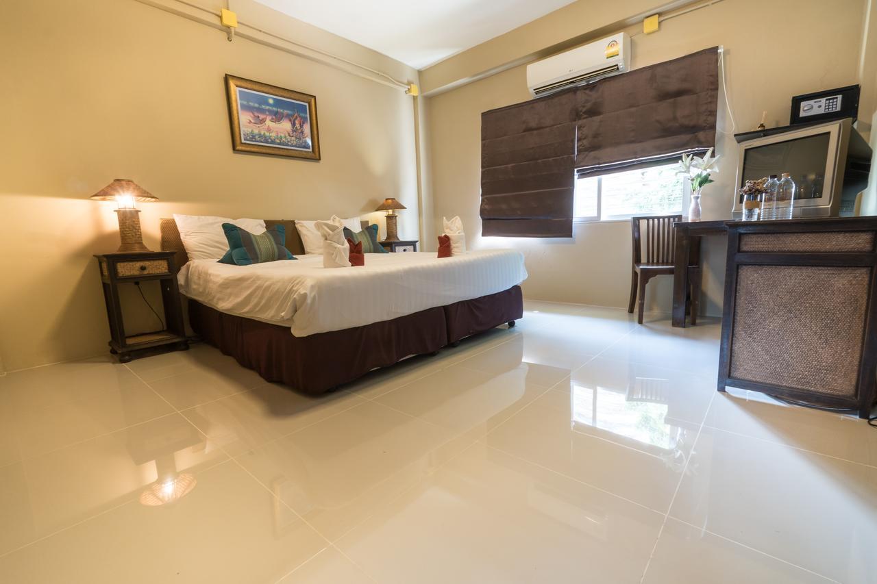 กมลา เกสท์เฮาส์ Hotel เชียงใหม่ ภายนอก รูปภาพ