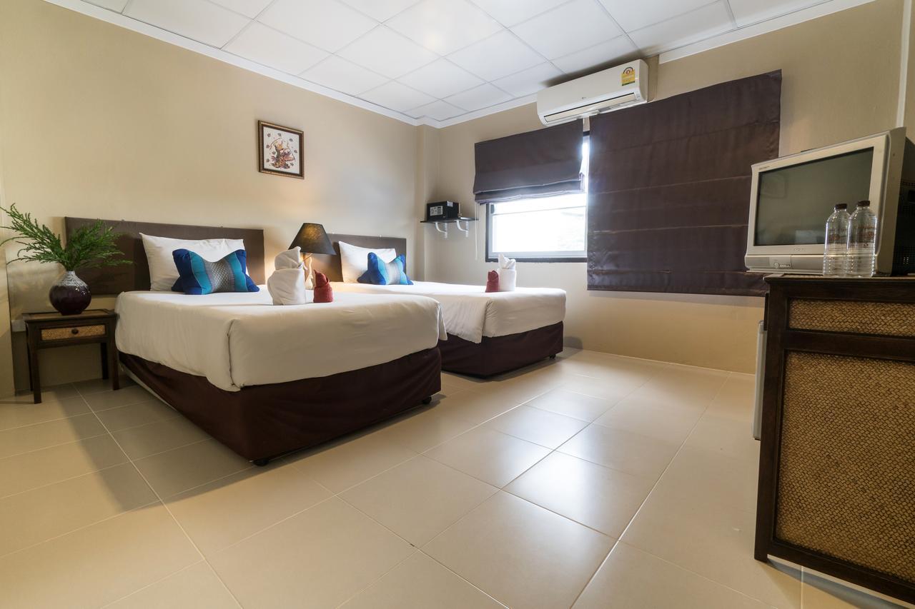 กมลา เกสท์เฮาส์ Hotel เชียงใหม่ ภายนอก รูปภาพ