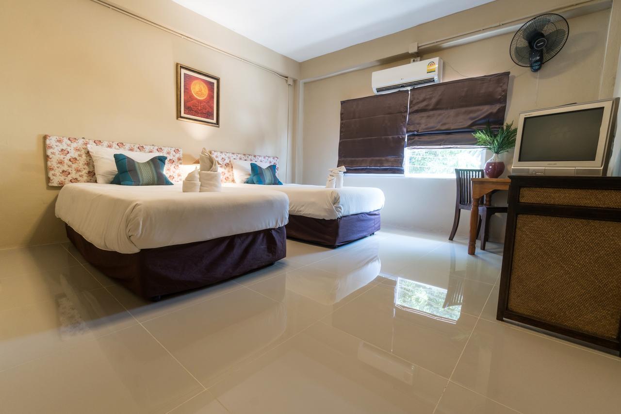 กมลา เกสท์เฮาส์ Hotel เชียงใหม่ ภายนอก รูปภาพ