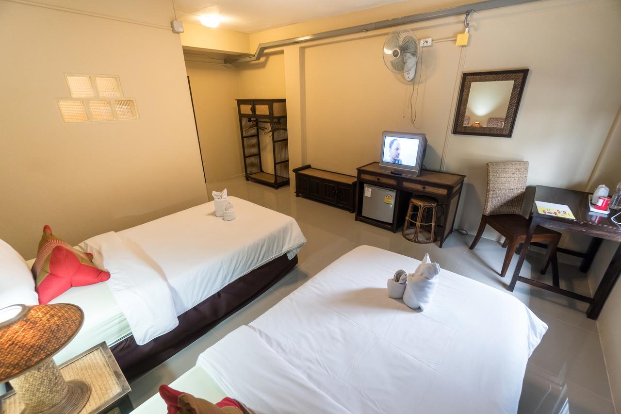 กมลา เกสท์เฮาส์ Hotel เชียงใหม่ ภายนอก รูปภาพ
