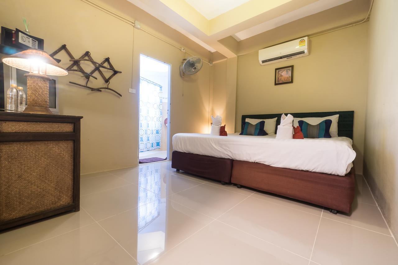 กมลา เกสท์เฮาส์ Hotel เชียงใหม่ ภายนอก รูปภาพ