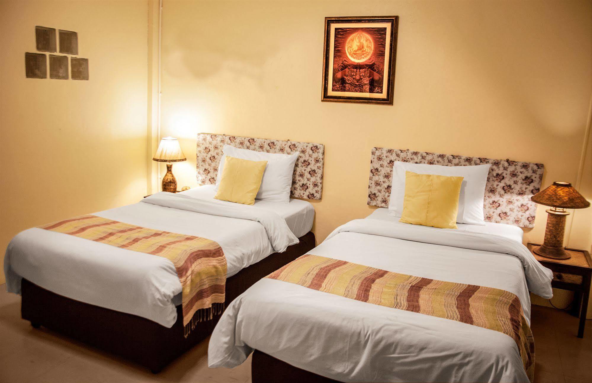 กมลา เกสท์เฮาส์ Hotel เชียงใหม่ ภายนอก รูปภาพ