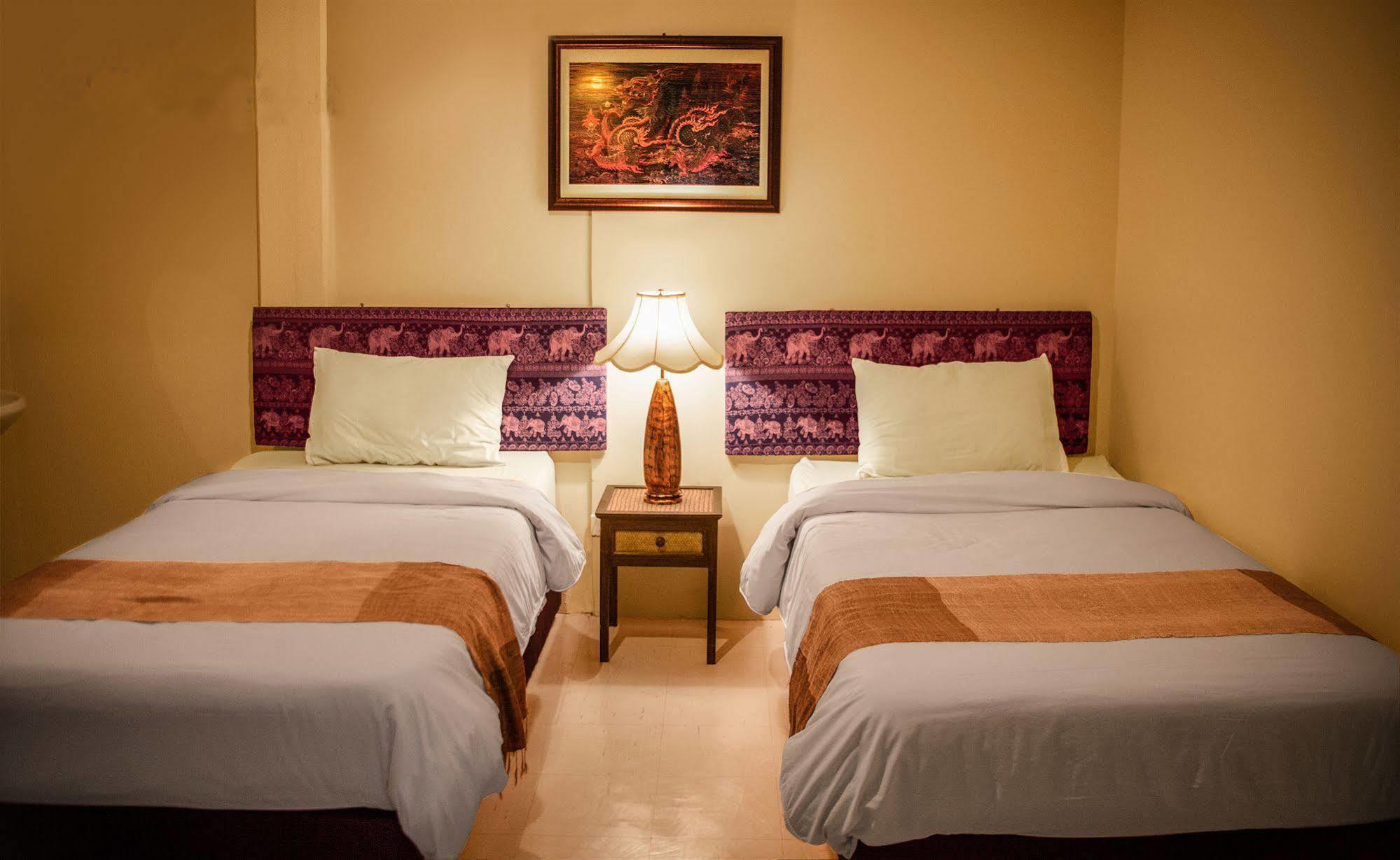 กมลา เกสท์เฮาส์ Hotel เชียงใหม่ ภายนอก รูปภาพ
