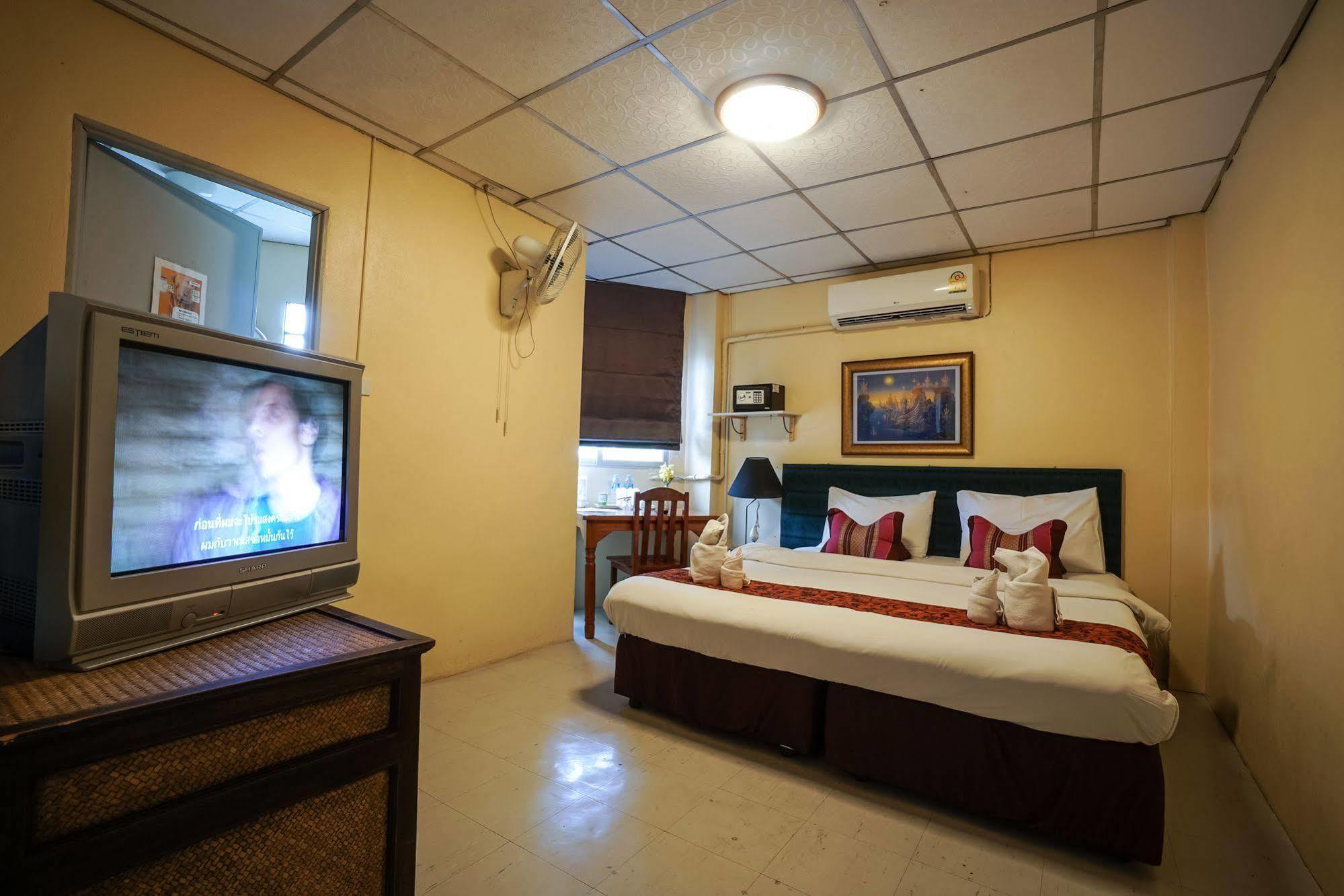 กมลา เกสท์เฮาส์ Hotel เชียงใหม่ ภายนอก รูปภาพ