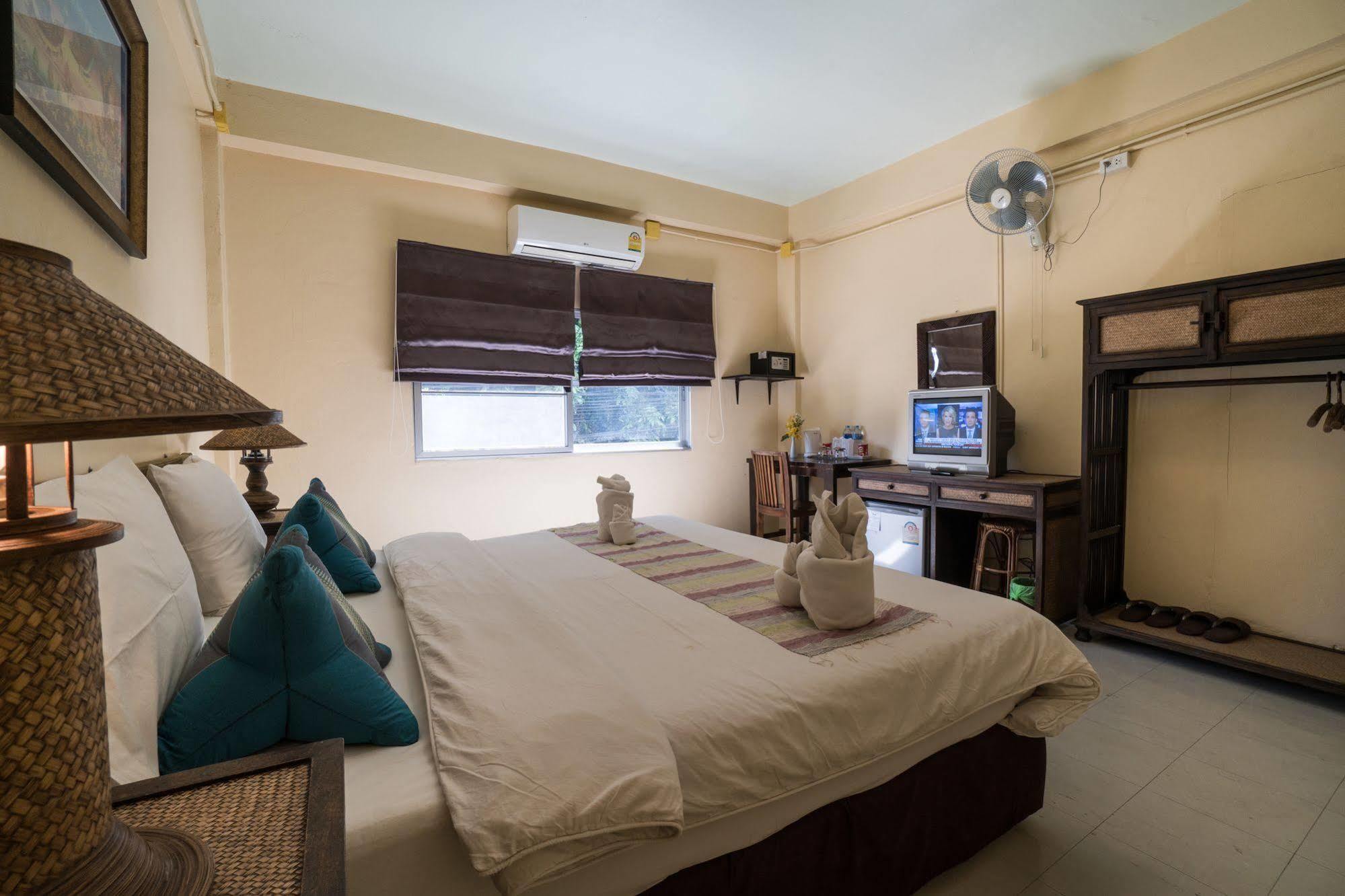 กมลา เกสท์เฮาส์ Hotel เชียงใหม่ ภายนอก รูปภาพ