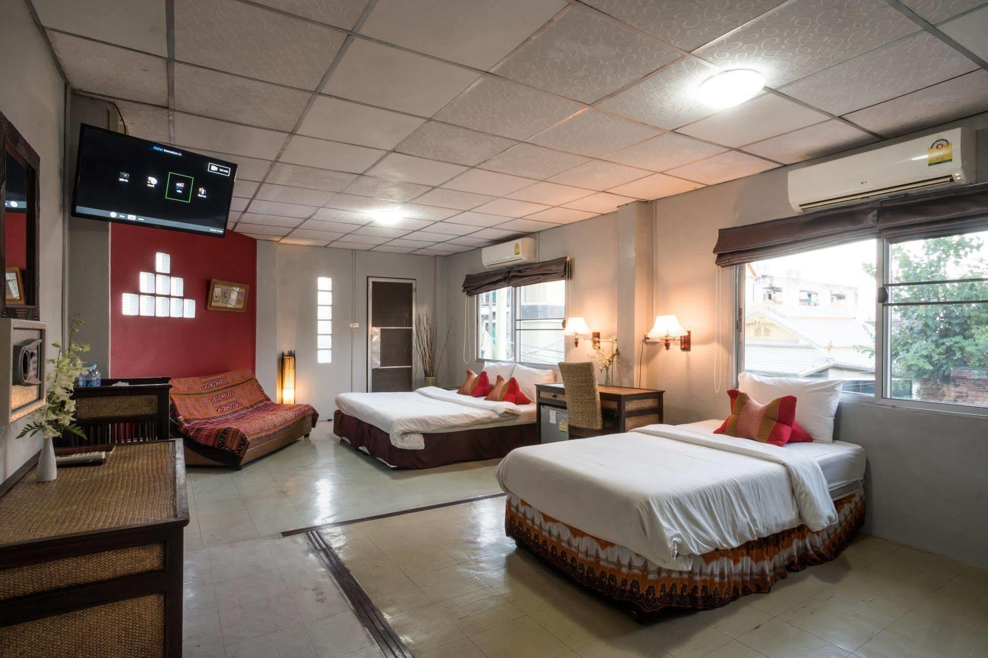 กมลา เกสท์เฮาส์ Hotel เชียงใหม่ ภายนอก รูปภาพ