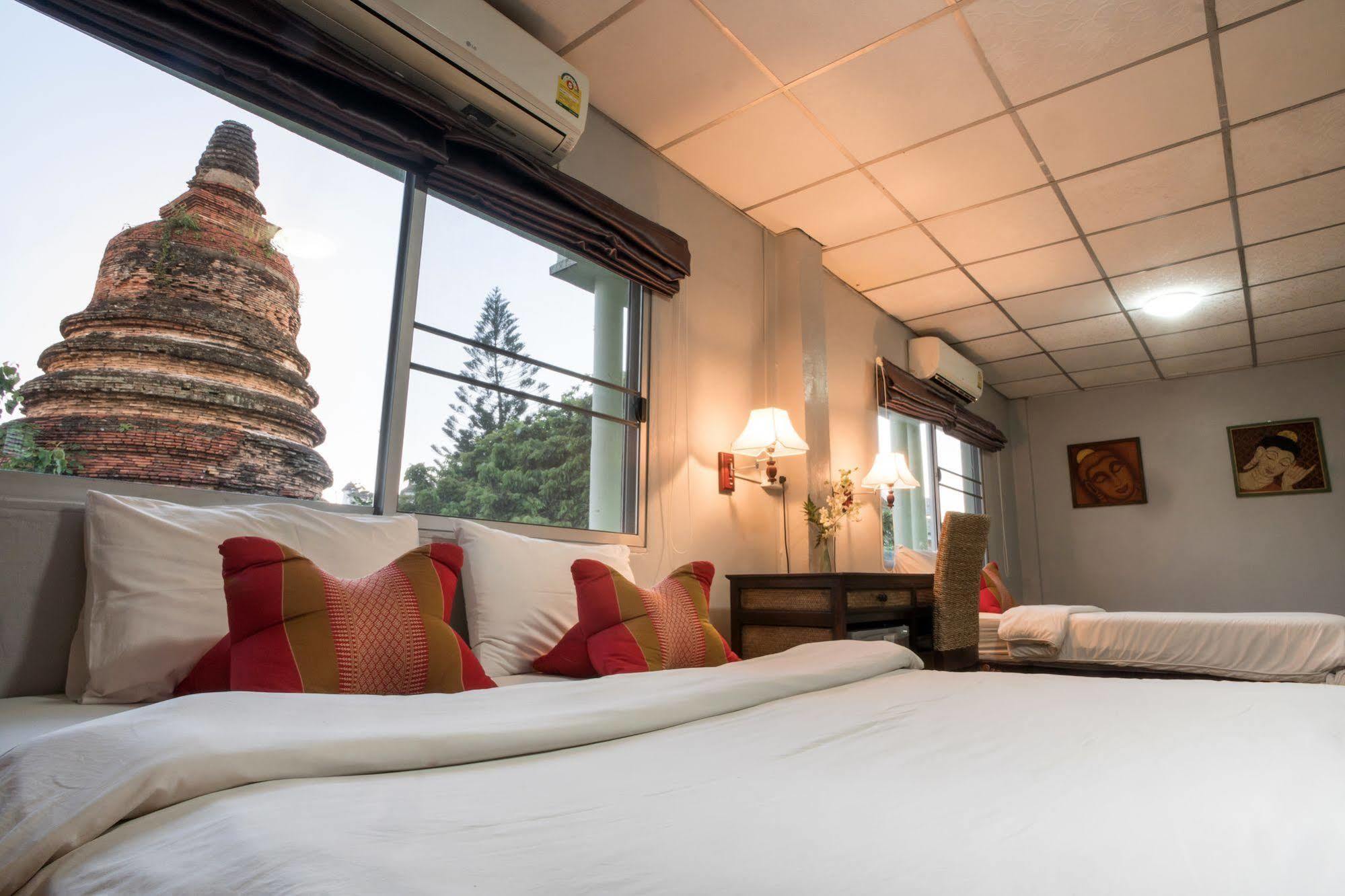 กมลา เกสท์เฮาส์ Hotel เชียงใหม่ ภายนอก รูปภาพ